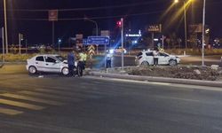 Diyarbakır-Mardin Yolunda Feci Kaza: İki Otomobil Çarpıştı, 7 Yaralı