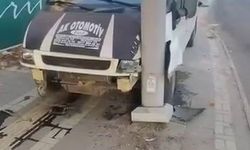 Diyarbakır’da transit direğe çarptı: 1 yaralı