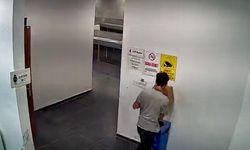 Kadınlar tuvaletindeki hırsızlık anları kamerada