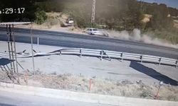 Virajı Alamayan Otomobil Şarampole Devrildi: 2 Yaralı