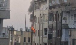 Diyarbakır’da Korkutan Yangın: 7 Katlı Apartmanın Çatı Katı Alevlere Teslim Oldu