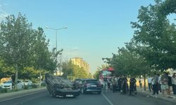 Diyarbakır’da Seyir Halindeki Otomobil Takla Attı: 2 Yaralı