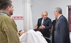 Vali Zorluoğlu, Lice’deki kazada yaralanan vatandaşları hastanede ziyaret etti