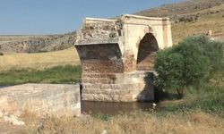 Roma Döneminden Kalan Tarihi "Kırık Köprü" Yıllara Meydan Okuyor