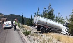 Şarampole Devrilen Tankerin Sürücüsü Yaralandı