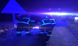 Yol Kenarına Devrilen Otomobilde Can Pazarı: 3 Yaralı
