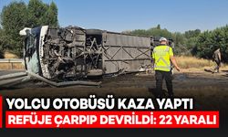Yolcu otobüsü refüje çarpıp devrildi: 22 kişi yaralandı
