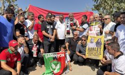 Amedspor ve Beşiktaş taraftarlarından Rojin Kabaiş’in mezarına ziyaret