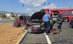 Kavşakta iki otomobil çarpıştı: 5 yaralı