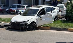 Beton mikseri otomobile çarptı: Aynı aileden 4 yaralı