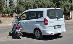 Motosiklet ile araç çarpıştı: 1 kişi yaralandı