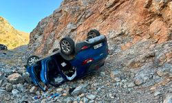 Şarampole devrilen otomobilde 5 kişi yaralandı