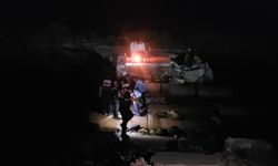 Su Seviyesi Bir Anda Yükseldi: 4 Kişi Yıkık Köprüde Mahsur Kaldı