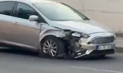 Ehliyetsiz sürücü dönüş yaparken kazaya karıştı