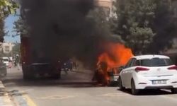 Park halindeki otomobil yangında kullanılamaz hale geldi