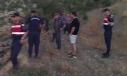 Köylüler kovalarla su taşıdı, yangını söndürdü