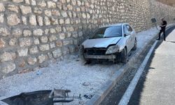 Kontrolden çıkan otomobil duvara çarptı: 1 yaralı