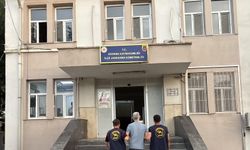 Uzun süreli hapis cezasıyla aranan şahıs yakayı ele verdi