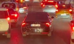 Sürücüler itfaiyeye yol verdi, bir araç fermuar sistemini bozdu