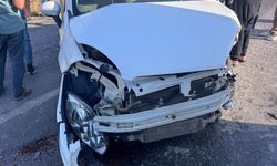 Otomobiller çarpıştı: 2 sürücü yaralandı