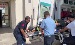 Hafriyat kamyonunun çarptığı otomobilde 3 kişi yaralandı