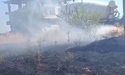 Kopan elektrik telleri evlerin arasında yangına neden oldu