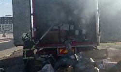 Kargo kamyonunda yangın: Bazı paketler hasar gördü