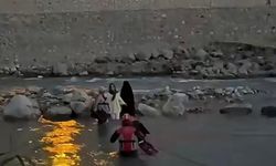 Kezer Çayı’nda adacıkta mahsur kalan 2 öğrenci kurtarıldı