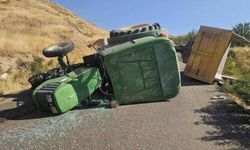 Direksiyon Hakimiyeti Kaybolan Traktör Devrildi: 4 Kişi Yaralandı
