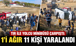 TIR ile Yolcu Minibüsü Çarpıştı: 1'i Ağır 11 Kişi Yaralandı