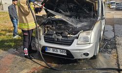 Park Halindeki Araçta Çıkan Yangın İtfaiyeyi Harekete Geçirdi