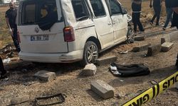 Hafif Ticari Araç ile Kamyonet Çarpıştı: 1 Ölü, 2 Yaralı