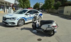 Kamyonet ile motosiklet çarpıştı, 2 kişi hastanelik oldu