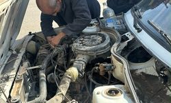 Motorundan duman yükselen araç kısa sürede alev aldı