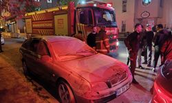 Araçtaki yangına mahalle sakinlerinden hızlı müdahale