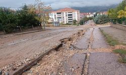 Gölbaşı'nda Sağanak Sonrası Sel Ulaşımı Vurdu