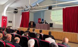 Dicle'de Kaymakam Muhtarlarla Bir Araya Geldi