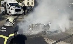 Kurtalan yolunda kaza sonrası motosiklette yangın