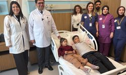 İki kardeşin kalbindeki delikler aynı anda kapatıldı