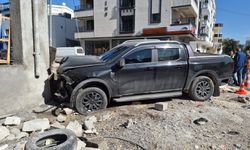 Otomobil ve kamyonetin karıştığı kazada 2 kişi hastanelik oldu