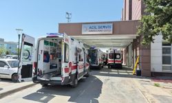 Arkadaşların Bıçaklı Şakalaşması Hastanede Son Buldu