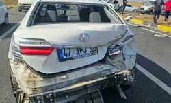 Tır ile iki otomobil çarpıştı, 5 kişi hastaneye kaldırıldı
