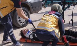 İki otomobilin çarpıştığı kazada sürücü hastaneye kaldırıldı