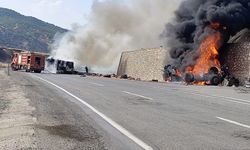 İki tırın çarpışması yangına yol açtı: Siirt-Baykan yolu kapatıldı