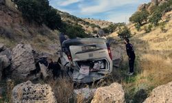 Hafif ticari araç uçuruma yuvarlandı: 1 yaralı