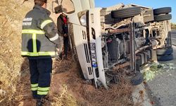 Mardin-Diyarbakır Kara Yolunda Sebze Yüklü Kamyonet Devrildi: 1 Yaralı