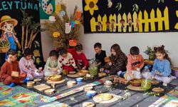 Minikler Geleneksel Zeytin Kırma Etkinliğiyle Üretim Kültürünü Tanıdı
