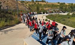 Öğretmen ve Öğrenciler Doğa Yürüyüşünde Bir Araya Geldi