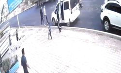 Otomobilin Çocuğa Çarptığı Anlar Kamerada!