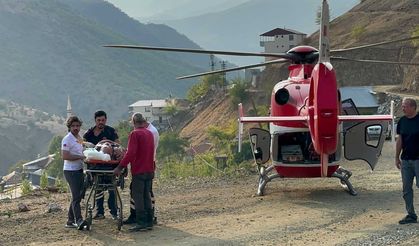 Çüngüş’te ambulans helikopter ağaçtan düşen 82 yaşındaki adam için havalandı